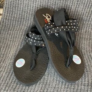 Sketchers yoga foam sandals